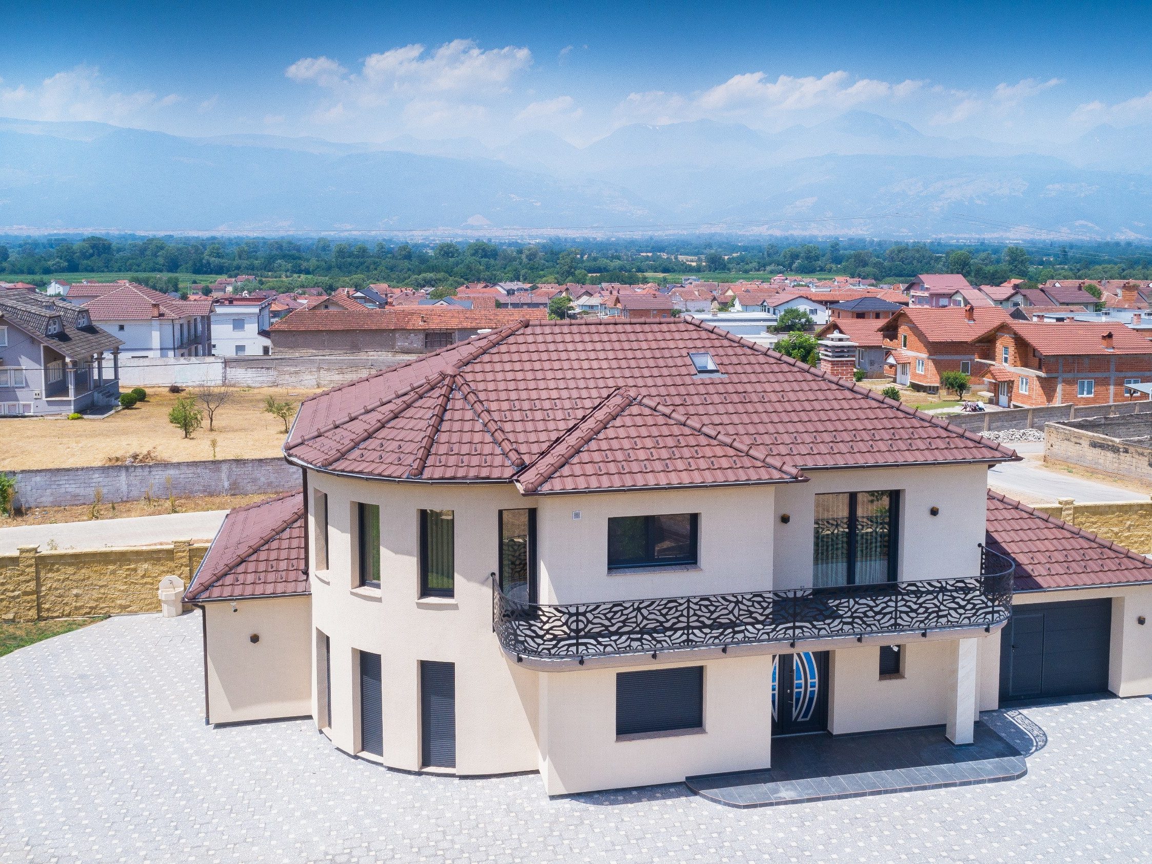 Reference object Contiton 12 roof tile brown