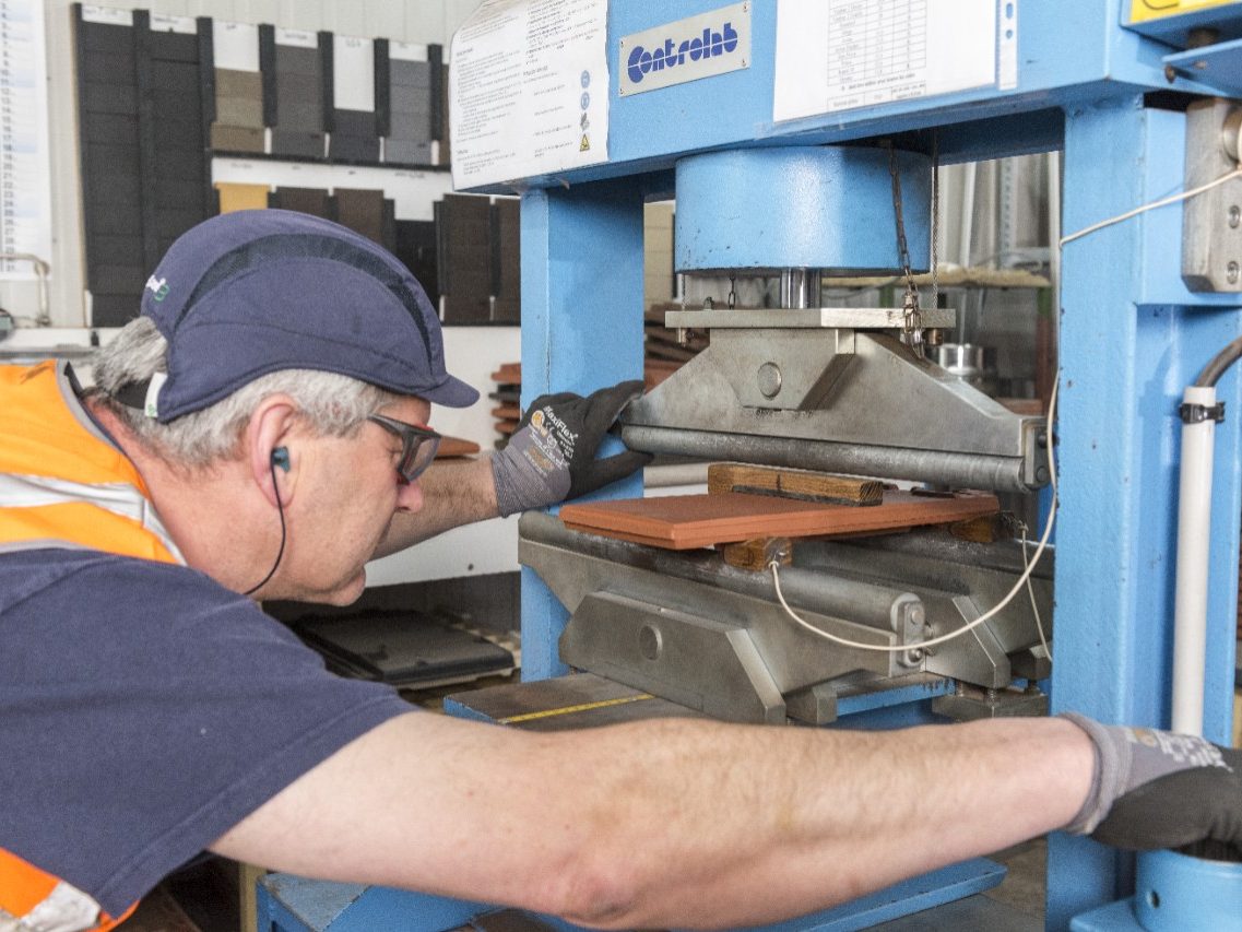Flexural strength test of a roof tile