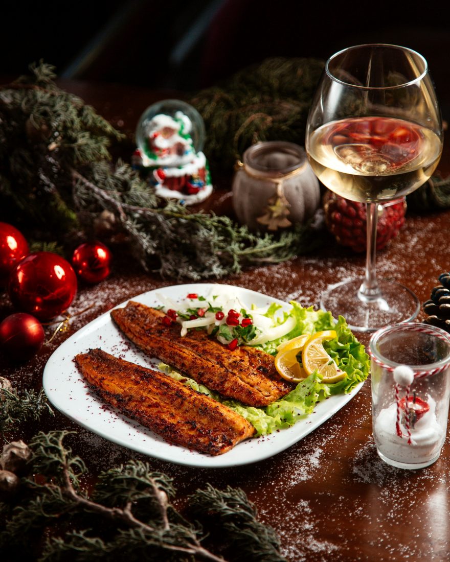 spicy fried fish fillet with lemon slices