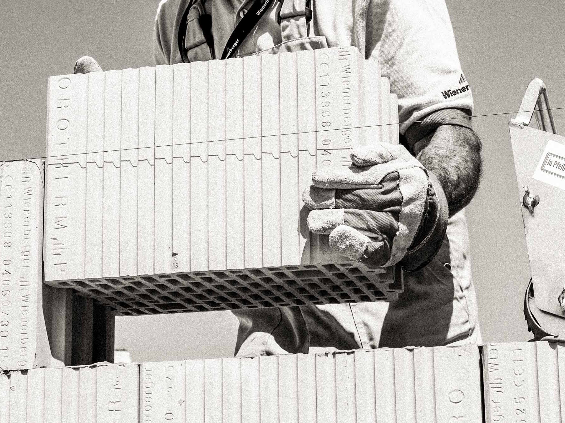 Wienerberger develops new innovative types of bricks, e.g. the planed insulating wall brick.