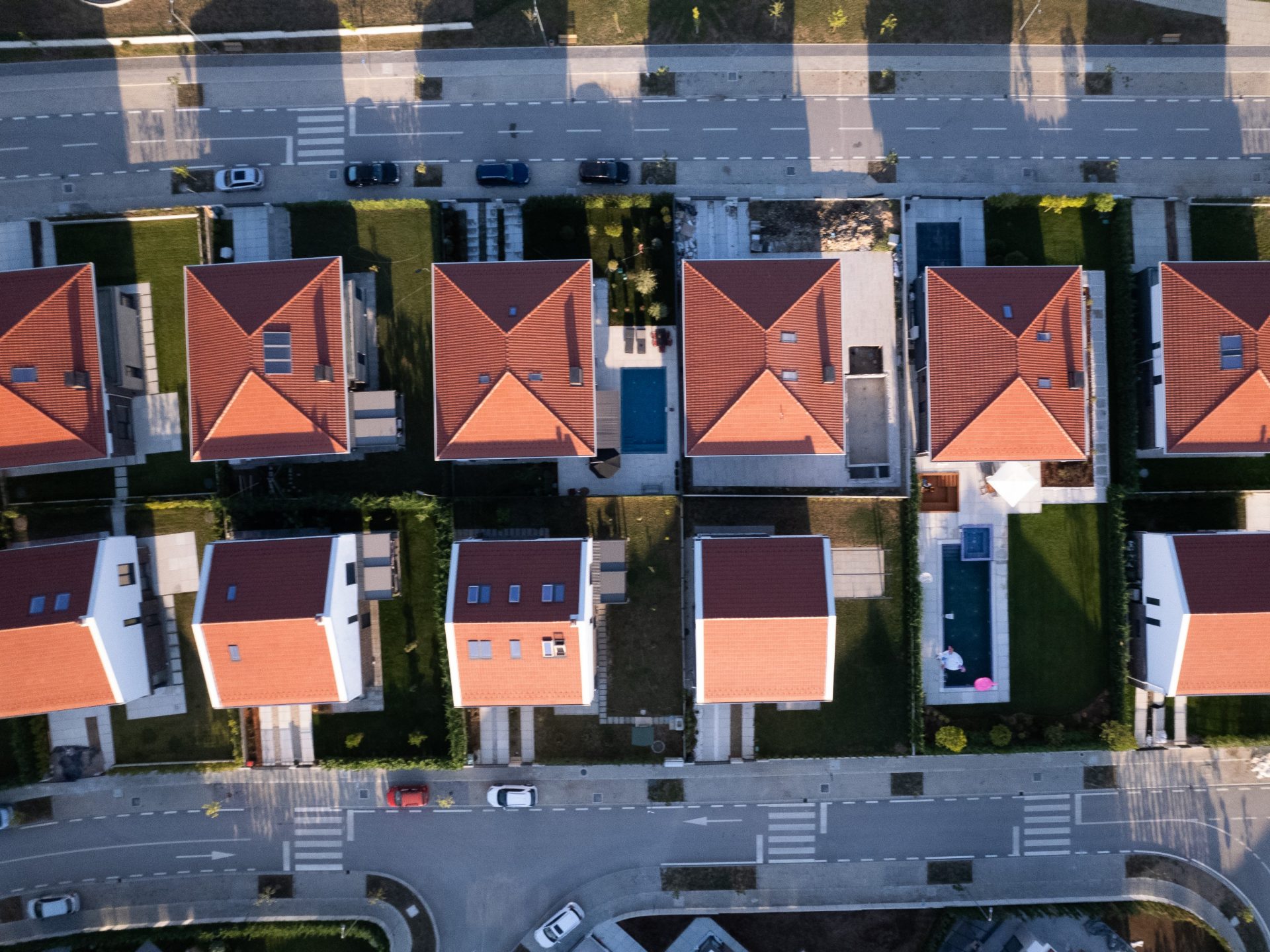 Qendresa Home with Contiton 12 red houses up