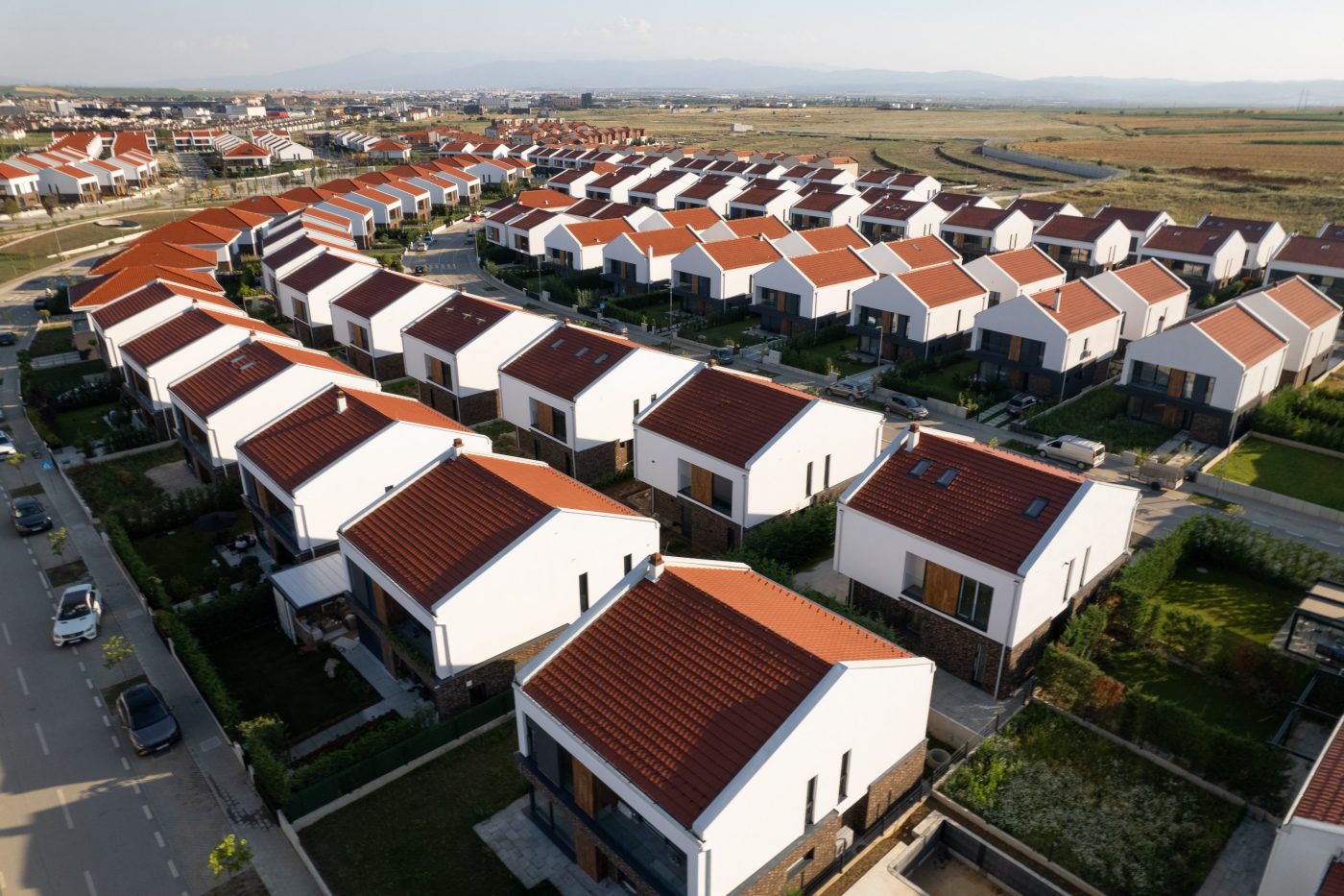 Qendresa Home with Contiton 12 red and Eco Dorado houses