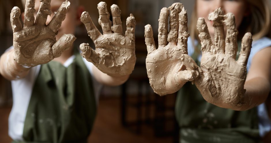 Играј со глина