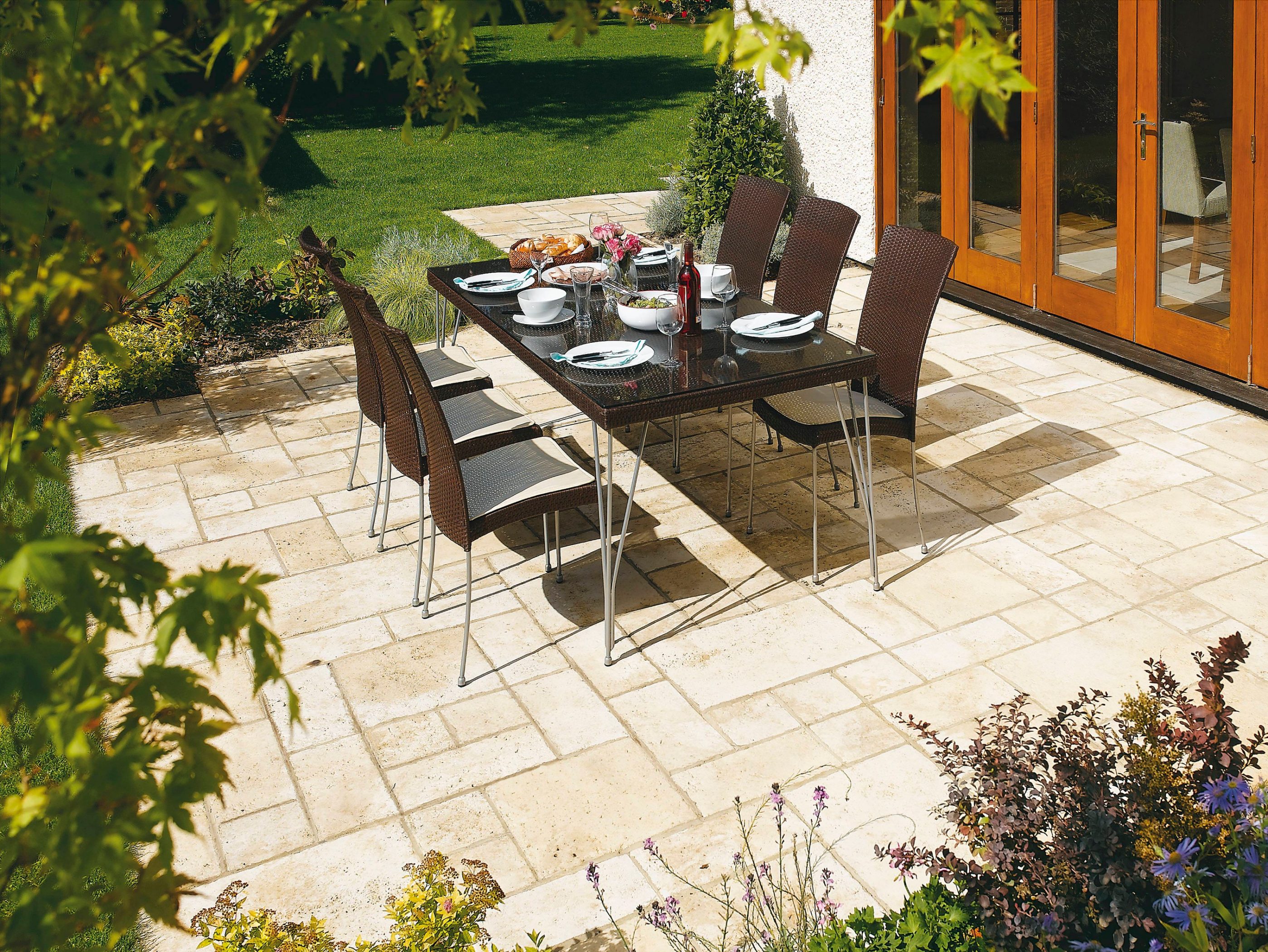 Градина со Bradstone