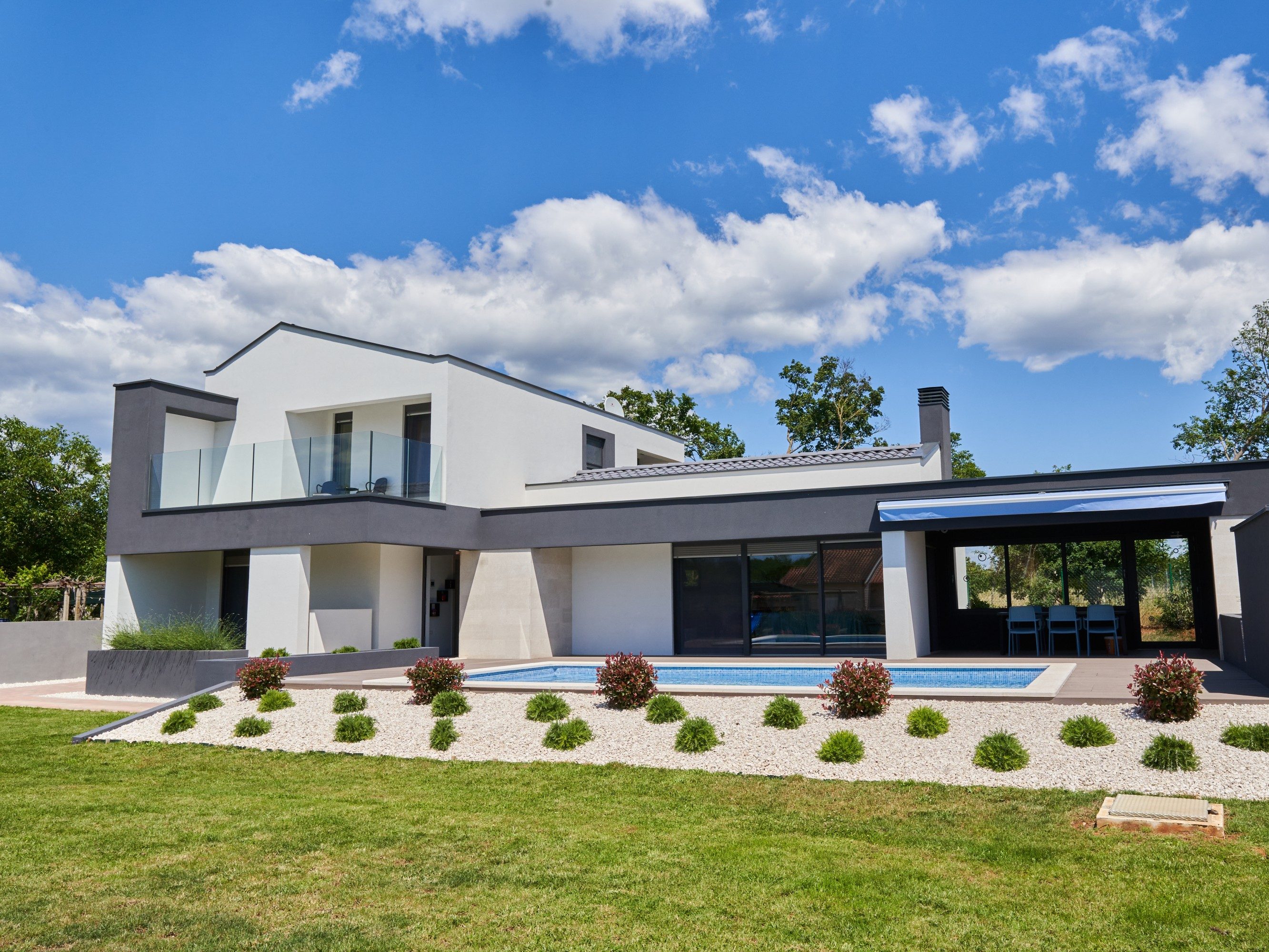 Roof tile – Venera; Porotherm Profi 25