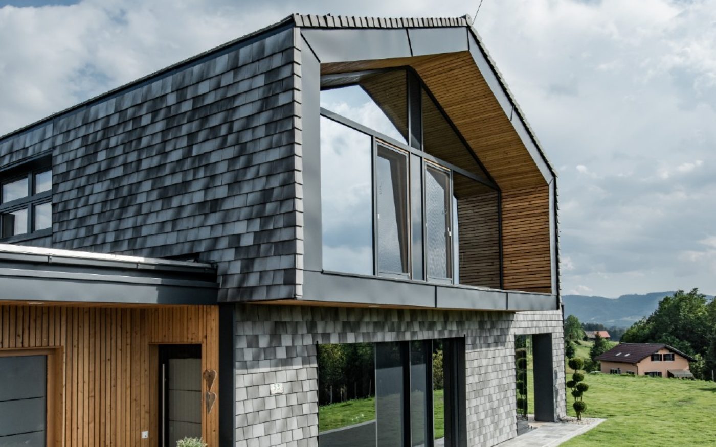 Designhouse in the south of Styria made with Tondach Tasche white-gray-antic, rooftiles, facade, Tasche eckig, single family house, detail, Einfamilienhaus, Tasche weiß-grau-antik, Einfamilienhaus, Fassade, Detail