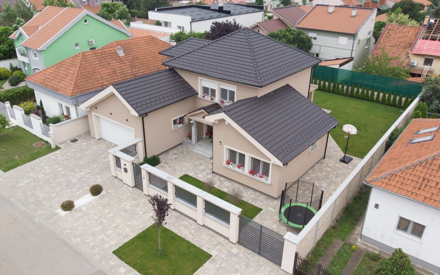 Семејна куќа