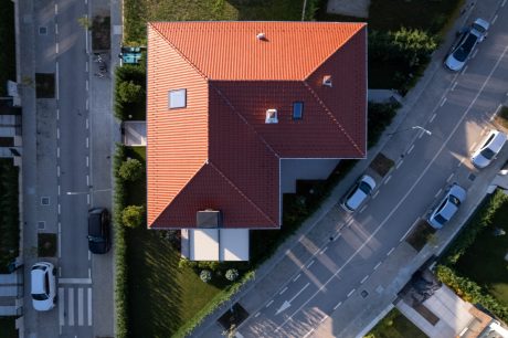 Qendresa Home with Contiton 12 red house up