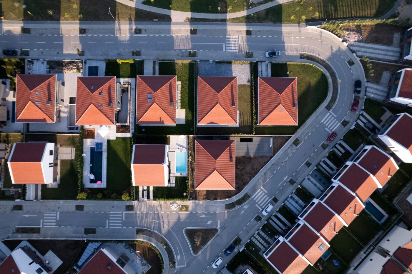 Qendresa Home with Contiton 12 red roof
