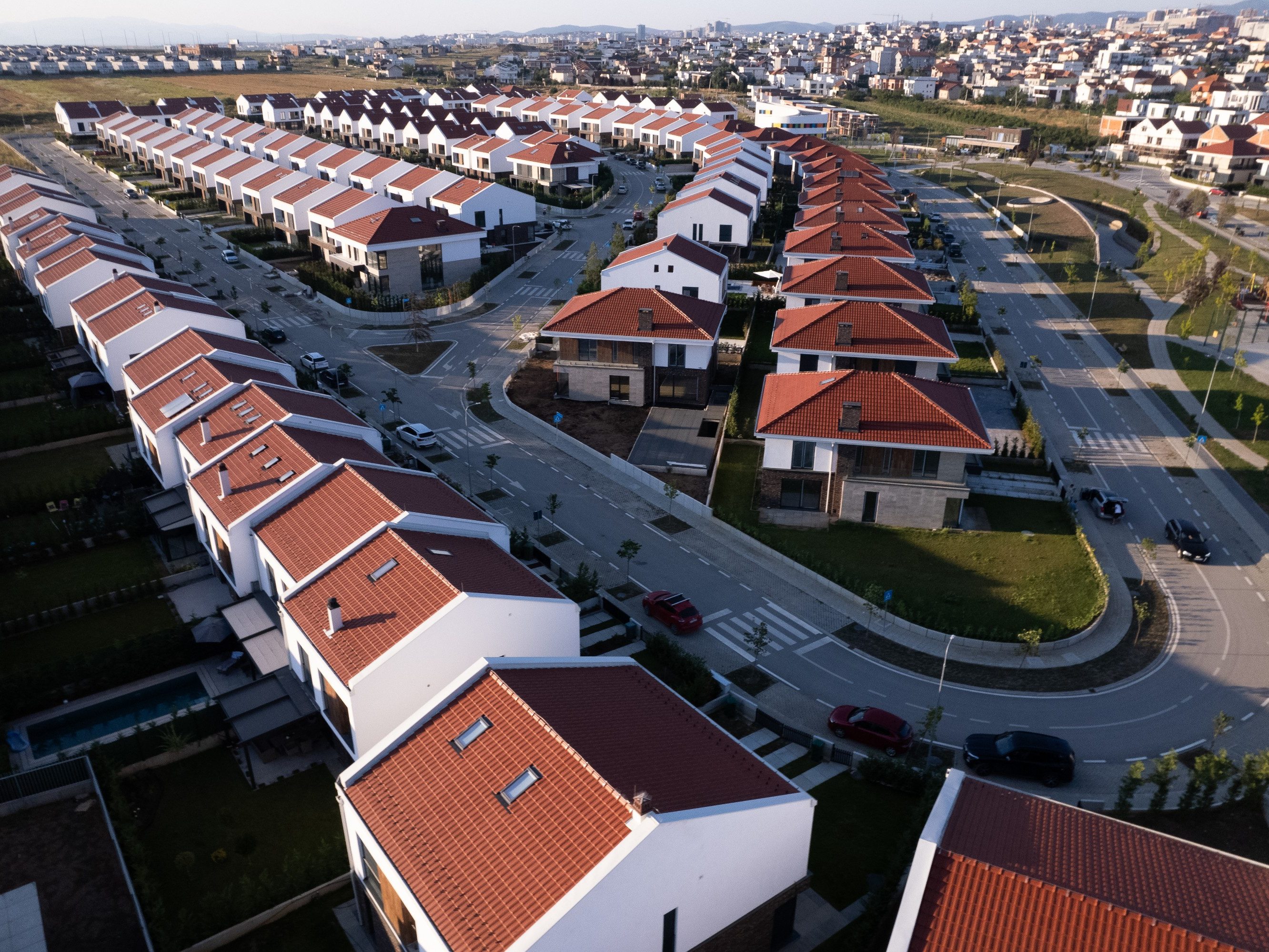 Qendresa Home houses with Contiton 12 red