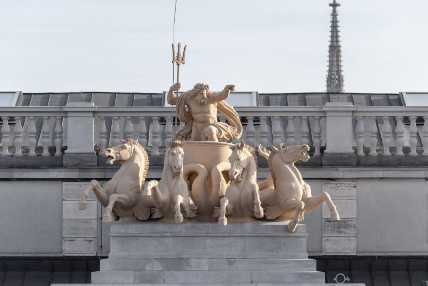Нептунската група на покривот на Виенската берза