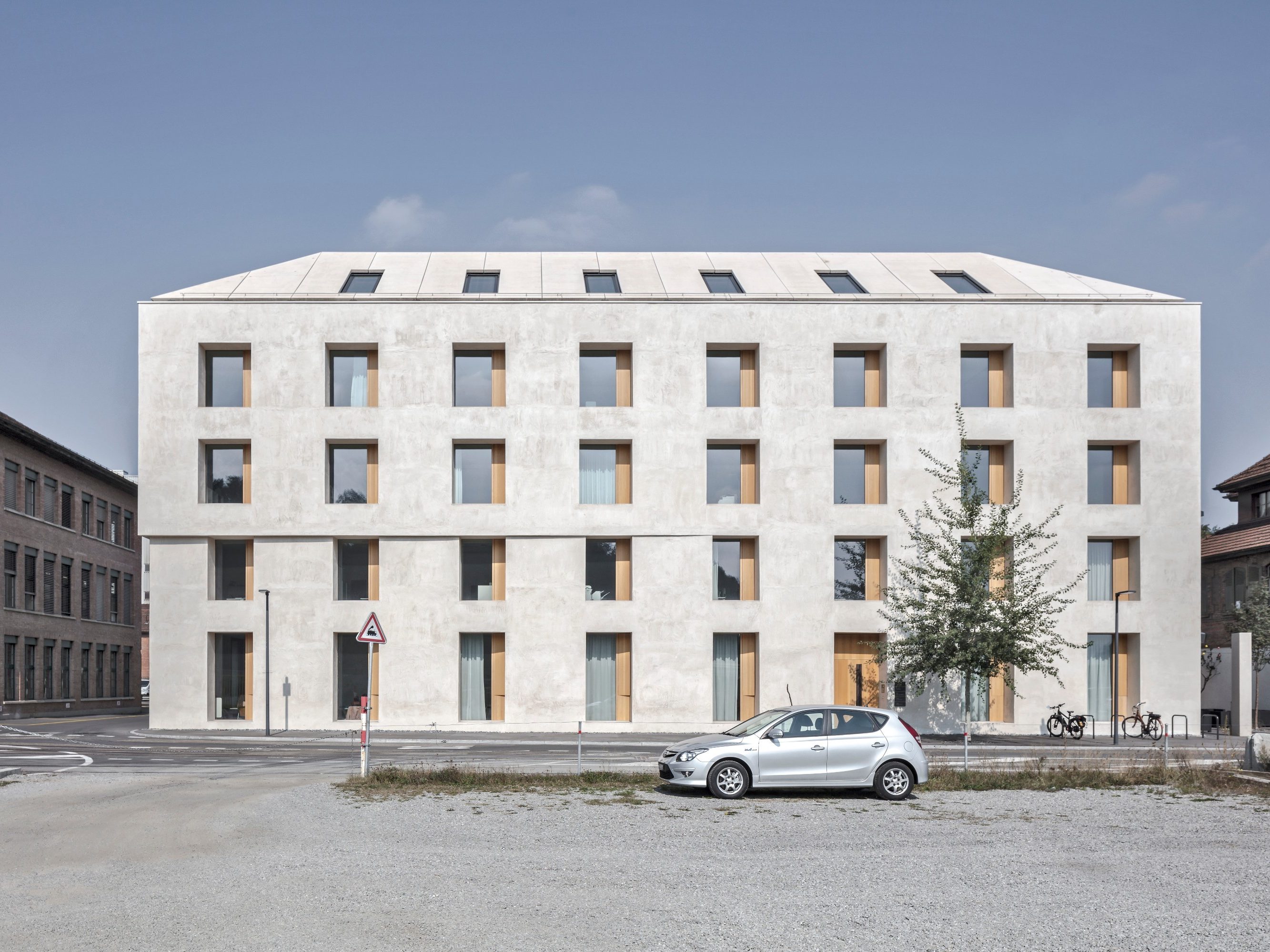 2226 Emmenweid. Brick Award 22 Category "Working together". Baumschlager Eberle Architekten. Photo of building from afar